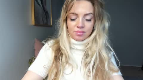 Nadyasoft online show from January 22, 2025, 8:06 pm