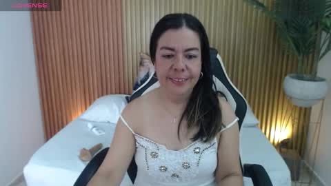 Snapshot of nahia_13 chatting on January 23, 2025, 5:52 pm N A H I A online show from January 23, 2025, 5:52 pm