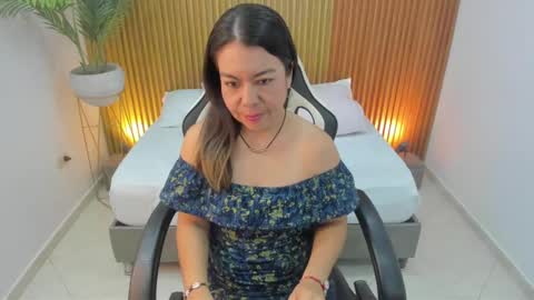 Snapshot of nahia_13 chatting on February 12, 2025, 12:01 pm N A H I A online show from February 12, 2025, 12:01 pm