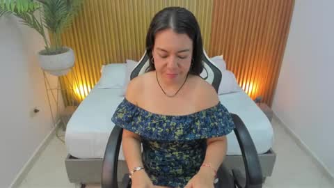 Snapshot of nahia_13 chatting on February 12, 2025, 3:05 pm N A H I A online show from February 12, 2025, 3:05 pm
