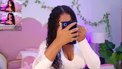 NahiaraReina  online show from February 5, 2026, 1:38 pm