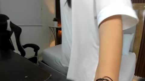 Snapshot of nahiaras_herz chatting on October 23, 2025, 12:26 pm N A H I online show from October 23, 2025, 12:26 pm