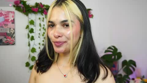 Snapshot of naho_4269 chatting on April 18, 2026, 1:42 am Naho Sigueme en mis Redes Sociales Follow me on my social networks online show from April 18, 2026, 1:42 am