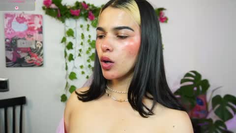 Snapshot of naho_4269 chatting on May 7, 2026, 12:16 am Naho Sigueme en mis Redes Sociales Follow me on my social networks online show from May 7, 2026, 12:16 am