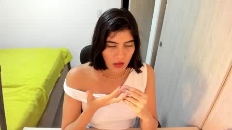 independent model online show from March 31, 2026, 1:40 am