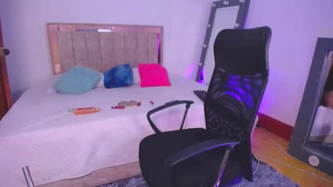 Nahomi online show from April 7, 2026, 11:48 pm