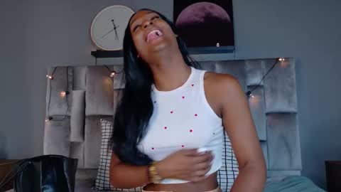  VICTORIA  online show from November 26, 2025, 7:37 pm