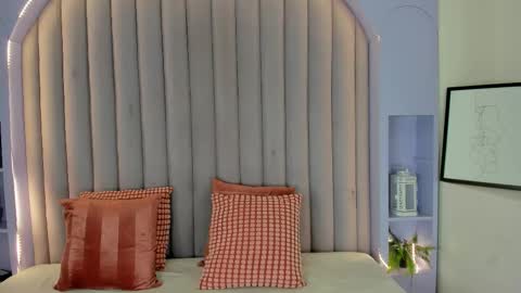  VICTORIA  online show from November 29, 2025, 7:39 pm