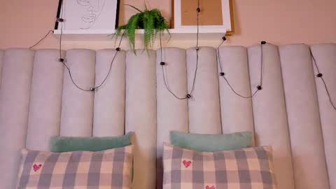  VICTORIA  online show from April 15, 2026, 7:43 pm