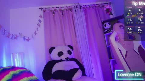 nahomy 2308 online show from April 20, 2026, 11:46 am