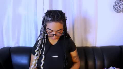 nahomy_hancook online show from December 19, 2025, 9:00 pm