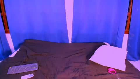 Nahomy online show from October 25, 2025, 8:22 am