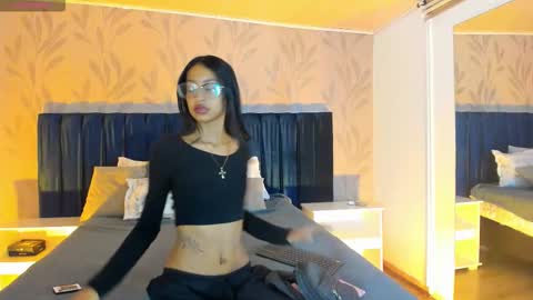 Nahomy  online show from December 19, 2025, 11:28 am