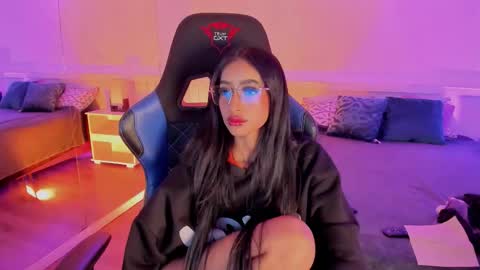 Nahomy  online show from January 14, 2026, 11:38 am