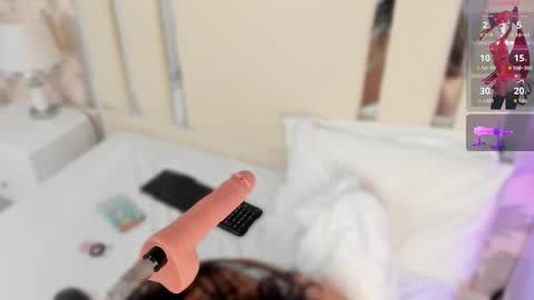 Nahomy Roberts online show from December 3, 2025, 12:36 pm