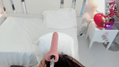 Nahomy Roberts online show from December 22, 2025, 11:40 am