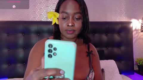 naiaramasson_ online show from October 2, 2025, 12:12 pm