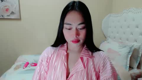 Kate online show from December 12, 2024, 12:44 pm