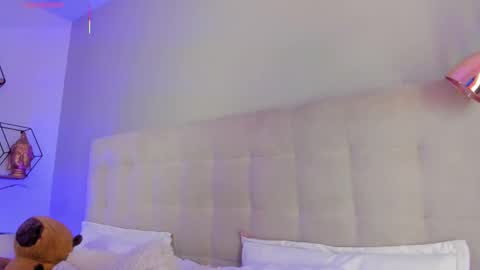 INSTAGRAM  m2221     online show from February 10, 2026, 10:41 am