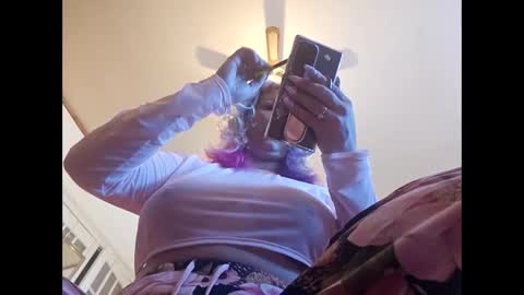 Snapshot of naked_influencer chatting on January 20, 2025, 6:21 pm naked_influencer online show from January 20, 2025, 6:21 pm