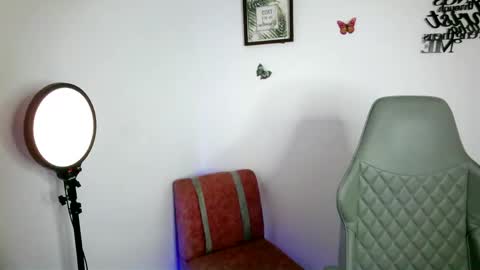 N A L A  NEW instagram nala jordan08 online show from April 16, 2026, 5:47 pm