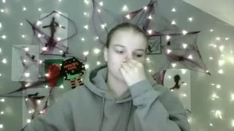 Nana online show from October 6, 2025, 8:12 am