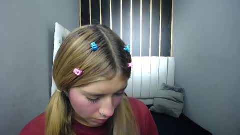 Snapshot of nancy_blonde chatting on April 28, 2026, 12:43 pm nancy blonde online show from April 28, 2026, 12:43 pm