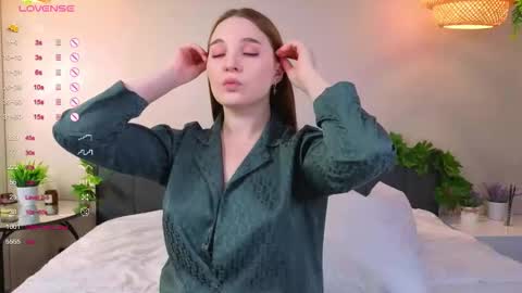 Snapshot of nancycaseys chatting on October 12, 2025, 5:28 am Luna online show from October 12, 2025, 5:28 am