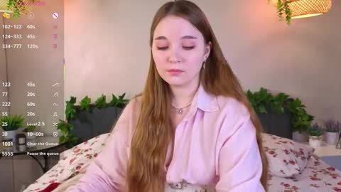 Luna online show from December 2, 2025, 5:13 am