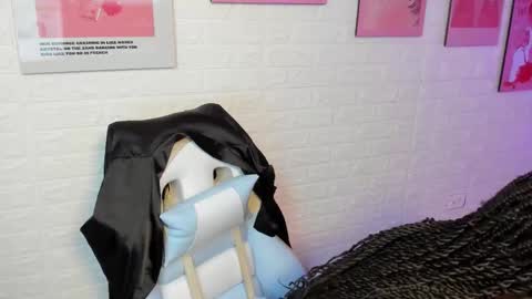 Naomi online show from March 18, 2026, 7:50 pm