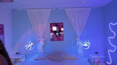 Naomi online show from April 8, 2026, 7:36 pm