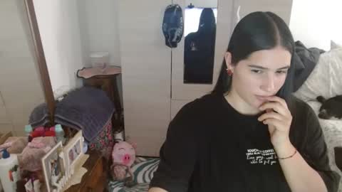 naomi_d online show from May 2, 2026, 9:31 pm