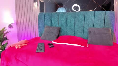 Snapshot of naomi_monroe chatting on February 18, 2026, 12:23 pm Naomi online show from February 18, 2026, 12:23 pm