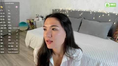 Naomi online show from September 23, 2025, 2:42 pm