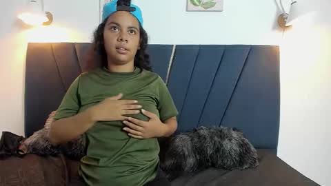 naomi_x0 online show from December 3, 2025, 1:42 pm