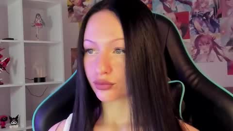 Naomi online show from November 11, 2025, 5:18 am