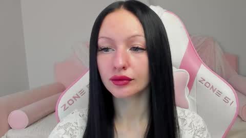 Naomi online show from November 21, 2025, 5:06 am