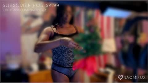 Snapshot of naomifux chatting on January 7, 2025, 12:45 am Naomi online show from January 7, 2025, 12:45 am