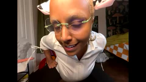 Naomigiirl6 online show from December 15, 2024, 4:04 pm