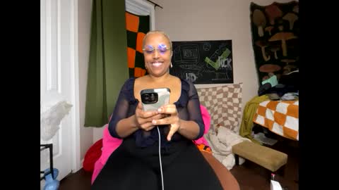 Naomigiirl6 online show from December 17, 2024, 2:44 pm