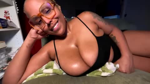 Naomigiirl6 online show from February 2, 2025, 2:13 pm
