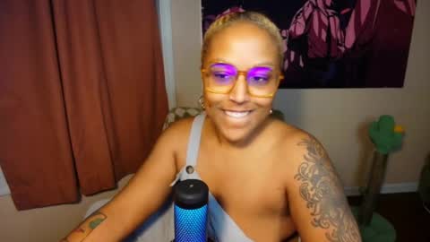 Naomigiirl6 online show from February 7, 2025, 9:26 am