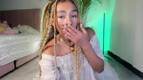 Naomii online show from September 10, 2025, 12:43 am