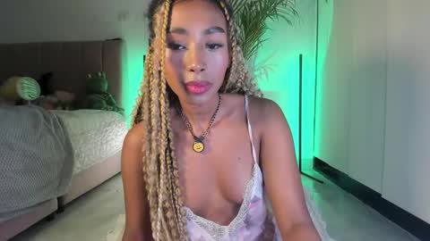 Naomii online show from September 13, 2025, 1:05 am