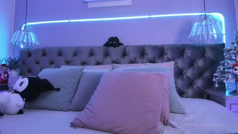 Naomi online show from December 24, 2024, 8:05 pm