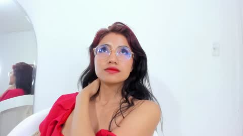 naomiiii   online show from January 31, 2025, 1:43 am