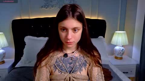 Naomi online show from November 19, 2025, 5:18 am