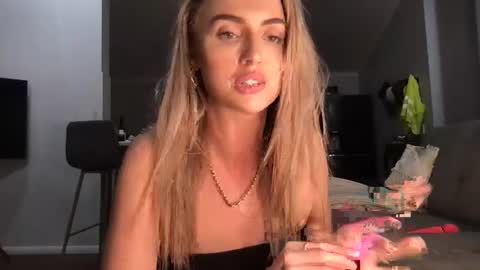 naomirhoades online show from February 27, 2025, 4:10 pm