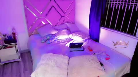 Snapshot of naomisaenz01 chatting on July 13, 2026, 8:06 am naomisaenz01 online show from July 13, 2026, 8:06 am