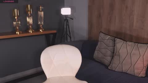 Naomi online show from November 15, 2025, 11:29 am